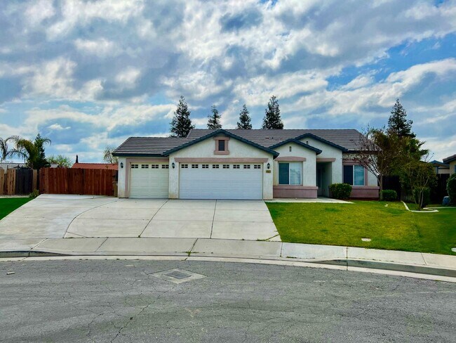 Building Photo - Spacious SW Bakersfield home!