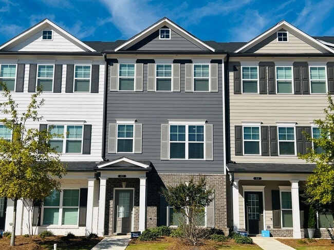Building Photo - Stunning 3 bedroom, 3.5 bathroom townhome ...