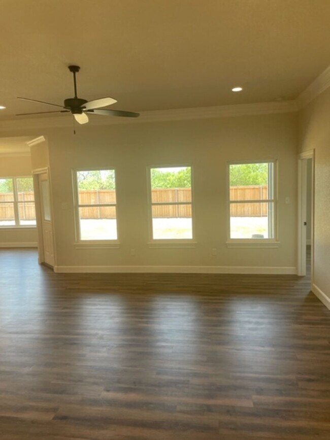 Photo - 6950 Phoenix Dr