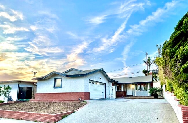 Building Photo - 1045 Marvista Ave
