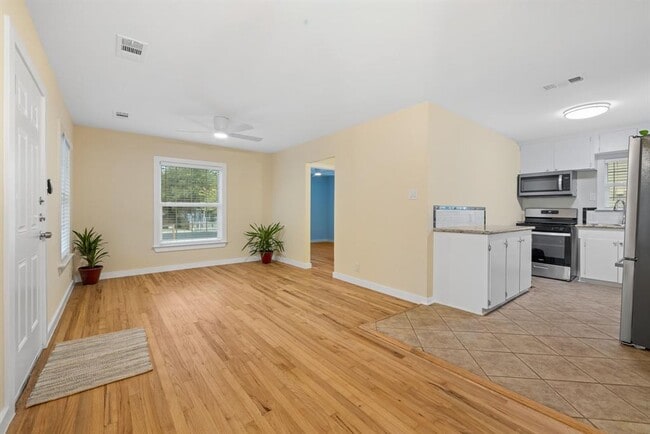Photo - 6007 Fairway St