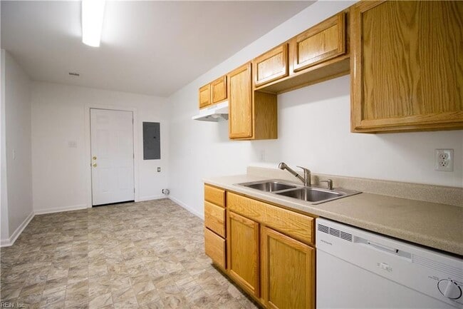 Photo - 1343 W 39th St