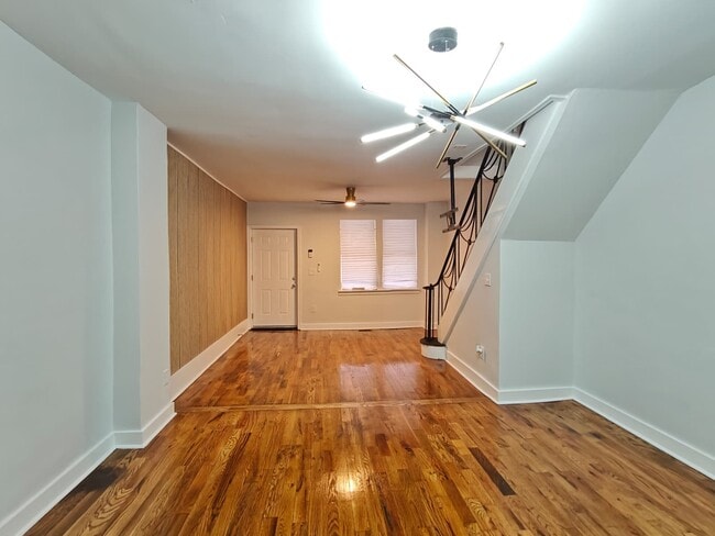 Photo - 5949 Addison St