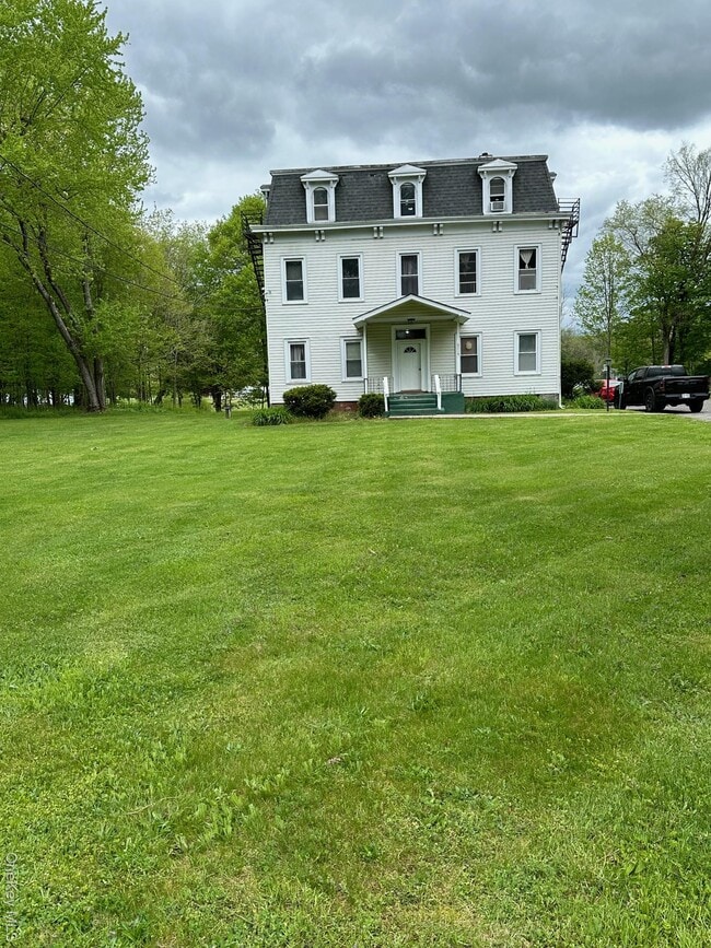 Building Photo - 6019 NY-82 Unit 7