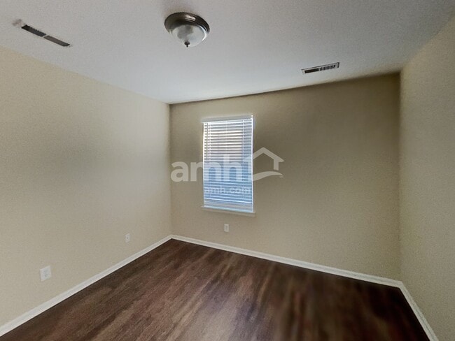 Photo - 810 Sunrise Dr