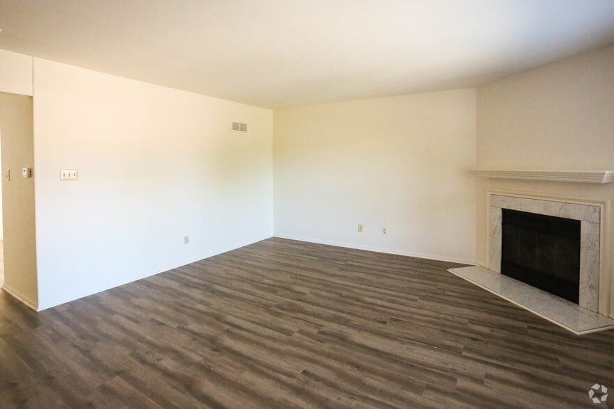 Chesterfield Village Townhomes For Rent in Chesterfield, MO