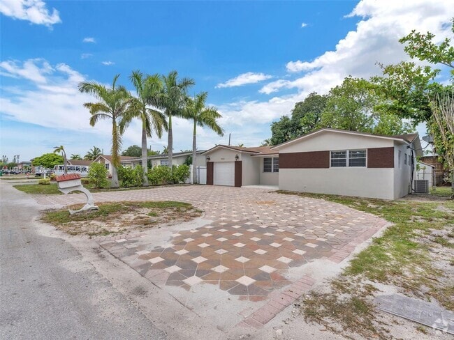 Building Photo - 6525 SW 18th St Rental