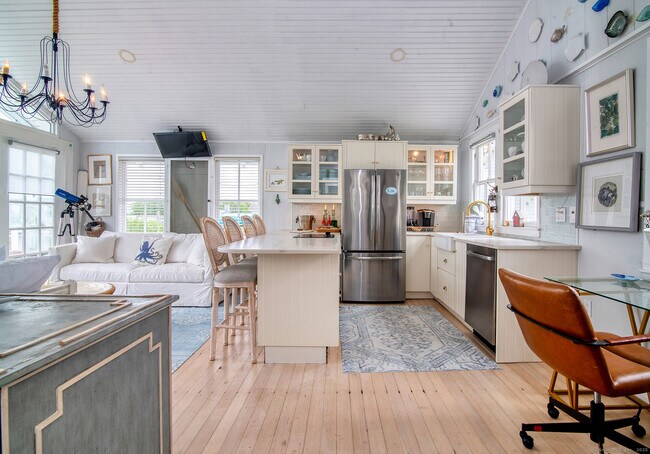 Photo - 114 Jupiter Point Rd