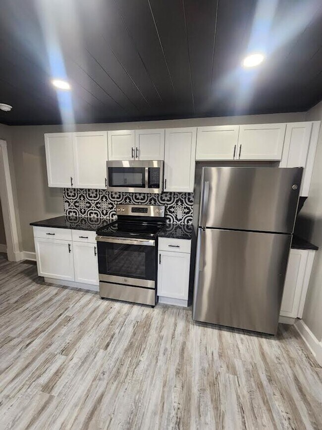 Photo - Spacious 3 Bedroom Duplex Near 10th and Sherman Dr.