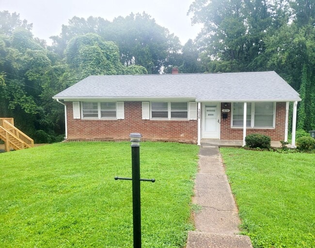 Building Photo - Newly Renovated Brick Ranch with a Basement! Rental