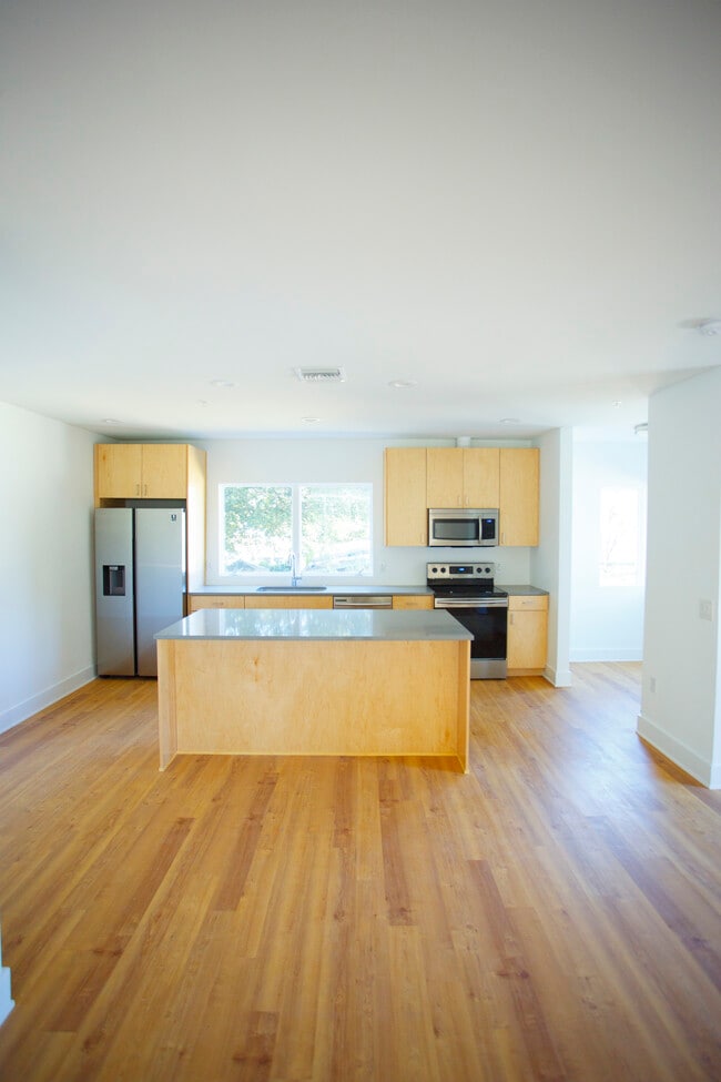 Photo - 1300 Francis Ave