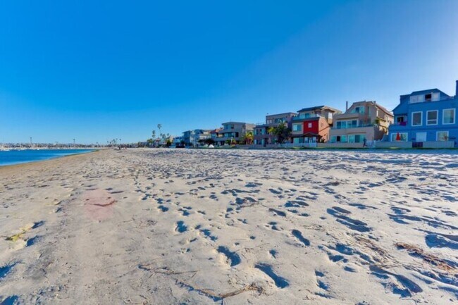 Photo - 842 Island Ct