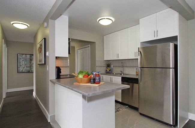 Photo - Lougheed Village - Willow Lake