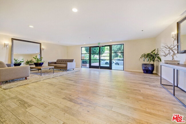 Photo - 14960 Dickens St Unit 214