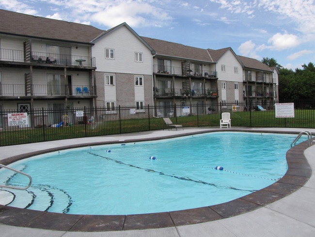 Piscina - Gold Coast Square Apartments & Townhomes