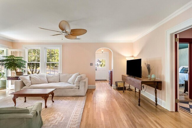 Photo - 821 Ingleside Ave