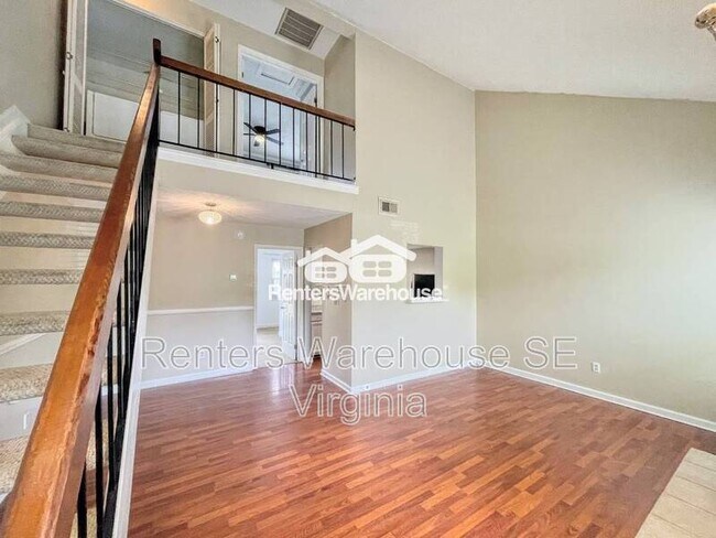 Photo - 445 Falling Ln