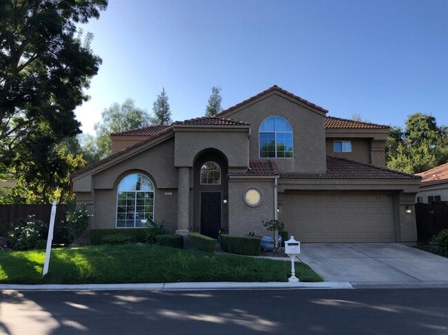 Building Photo - Beautifully Updated 4/2.5 near Woodward Park