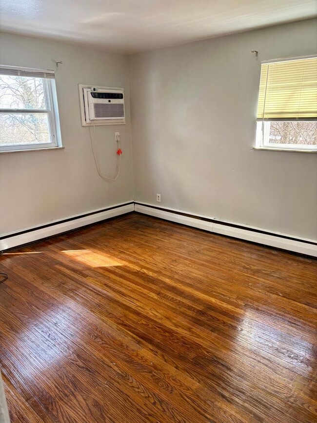 Building Photo - 2553 W North Bend Rd Unit 1