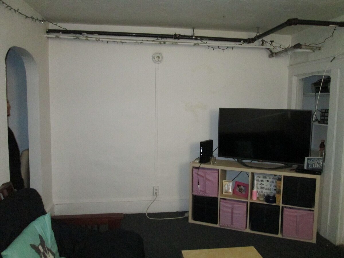 Photo - Beautiful two bedroom, heat included, dishwasher Unit #B2