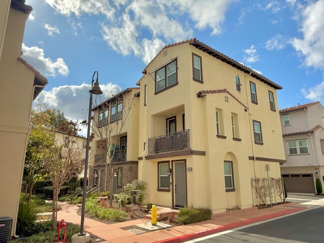 Great 2B/2.5BA Townhome in Oceanside! - Great 2B/2.5BA Townhome in Oceanside!