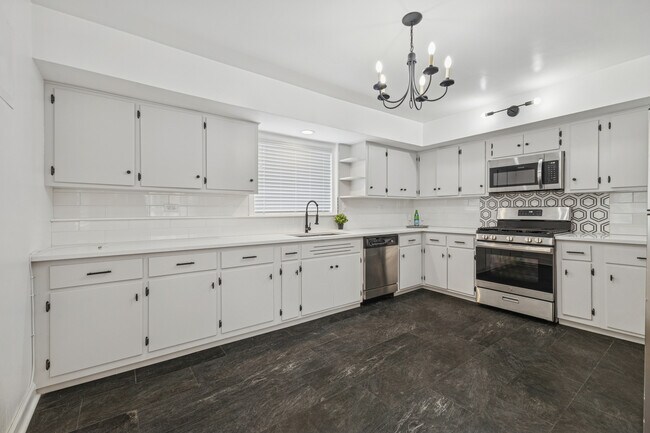 Photo - 10454 S Claremont Ave Unit 1