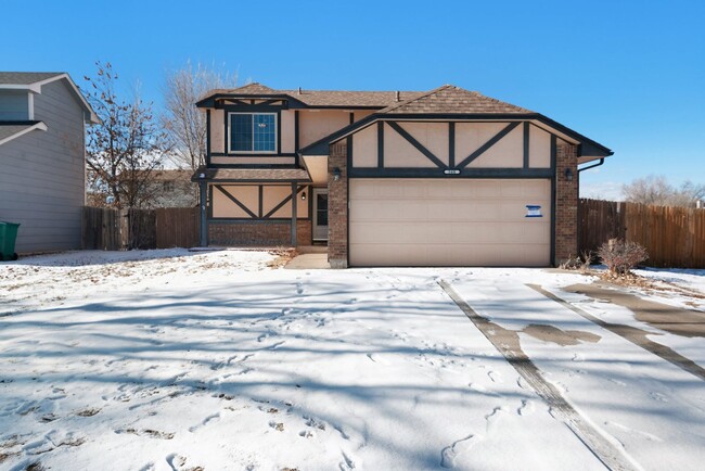 Adorable 2 story 3bdrm home - Adorable 2 story 3bdrm home