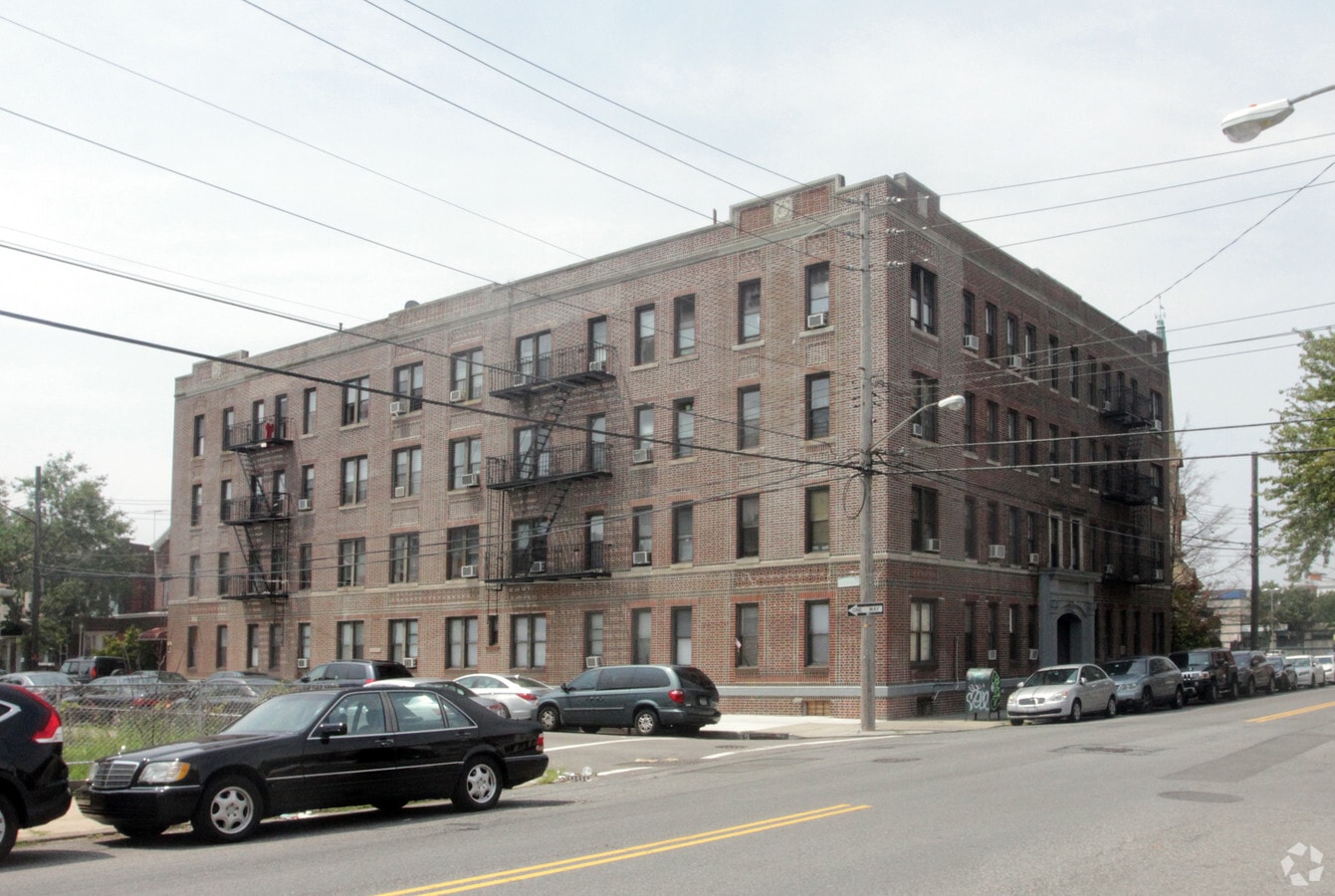Photo - 2018 Voorhies Ave Apartments