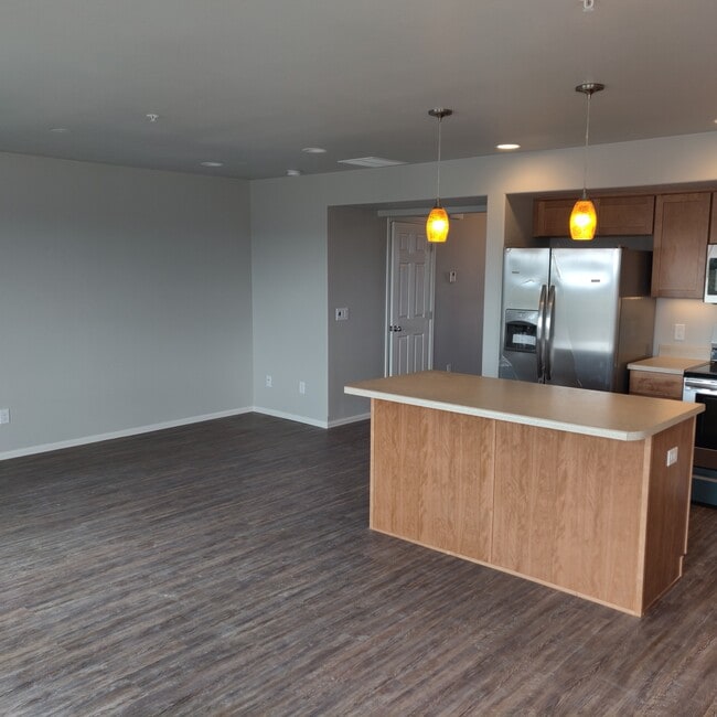 Sala/comedor - 564 S Angus Ave