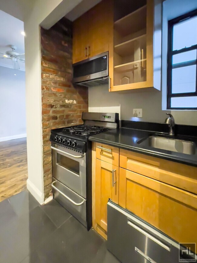 Photo - East 13th Street Unidad 11