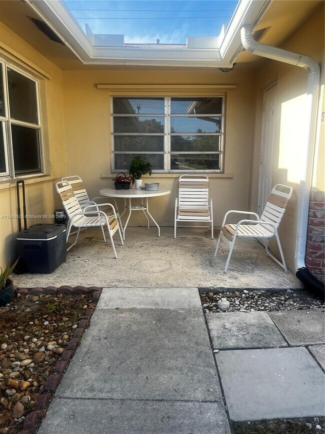 Photo - 1821 NE 56th St Apartment Unit 4