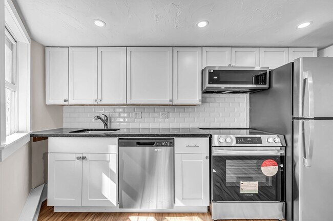 Photo - 465 E 8th St Unit 1