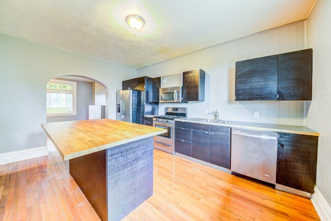 Photo - 103 Harwood St