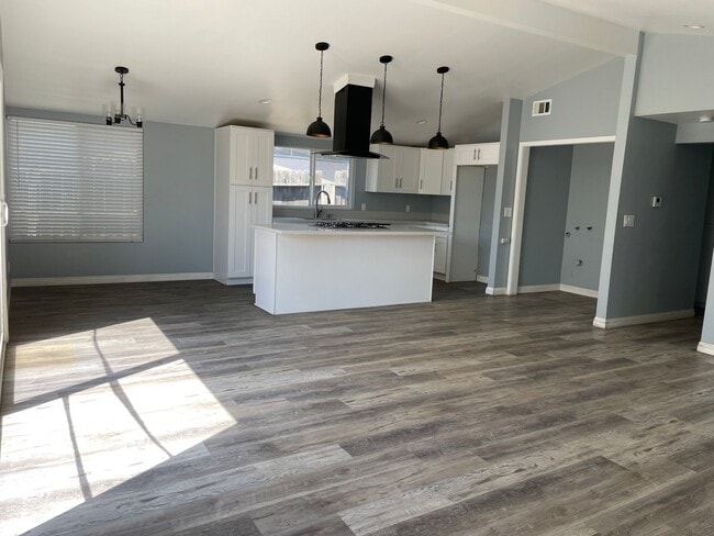 506 W Gage Ave