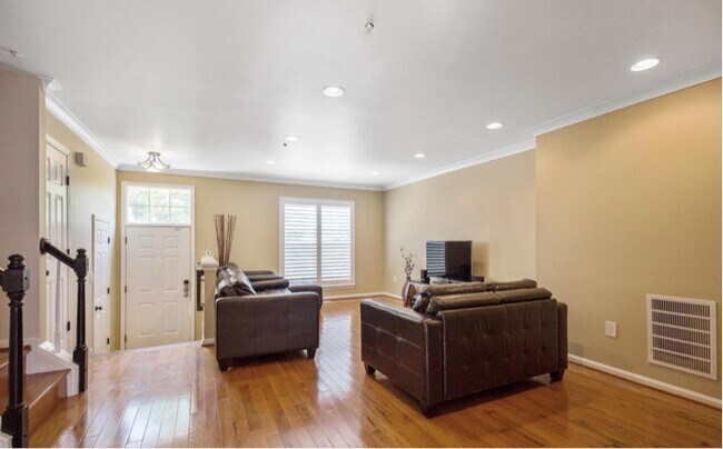 Photo - 2333 Massanutten Dr