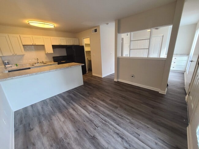 Photo - The Breakers Apartments