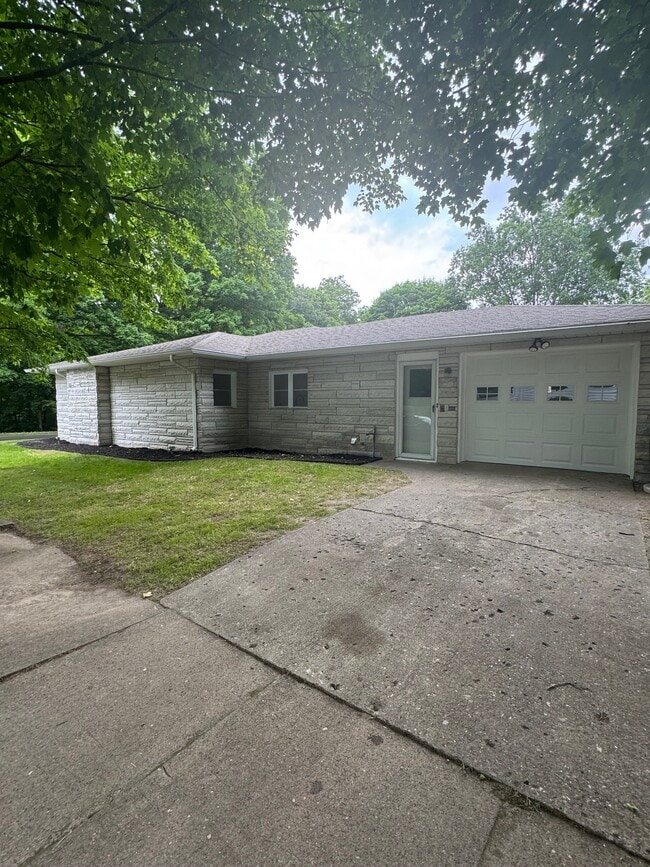 Building Photo - 701 Ravine Park Blvd Rental