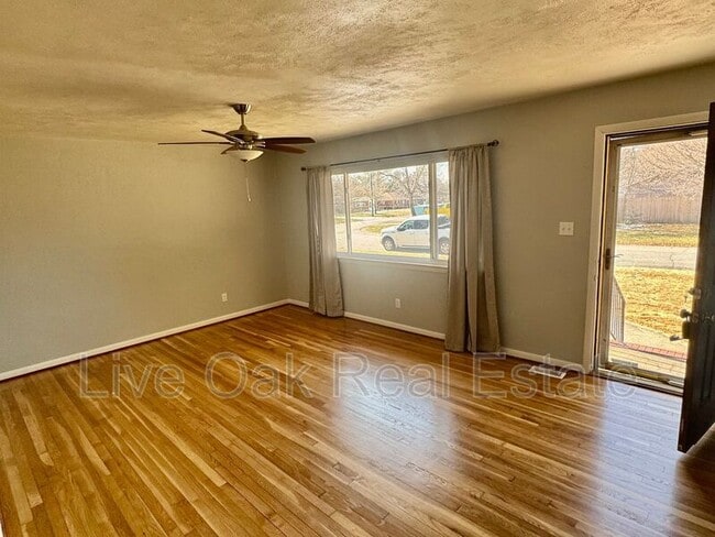 Photo - 4705 Nuttfield Ln