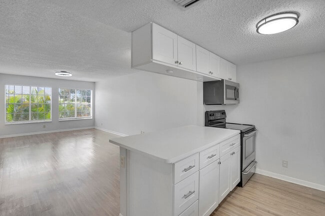 Building Photo - 6315 La Costa Dr Unit G Rental