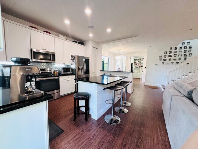 Photo - 6941 Halton Park Ln