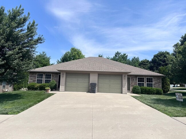 Building Photo - 3 Bed | 2 Bath | 1 Car Garage Single Level Duplex in Blue Springs; Lee’s Summit Schools
