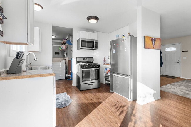 Photo - 5011-5013 Three Oaks Rd