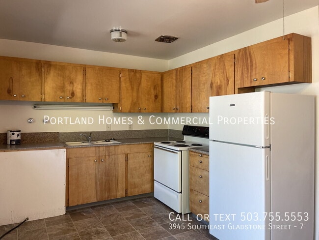 3945 SE Gladstone St Unit 7