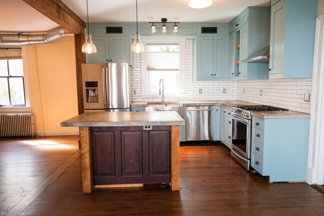 Photo - 208 9th St NW