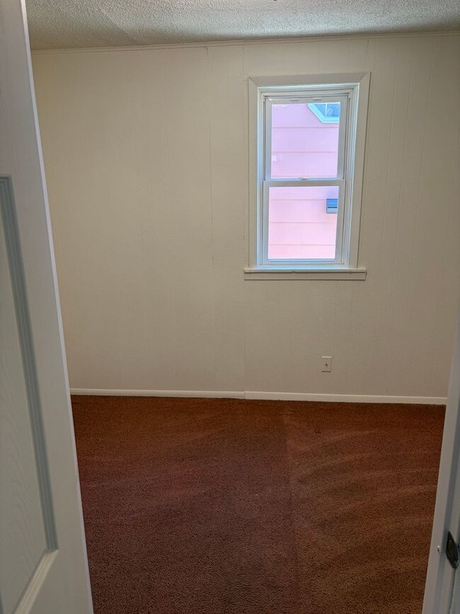 Photo - 222 3rd Ave NE