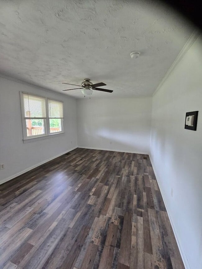 3 Bed, 2 Bath Home Available in Greer