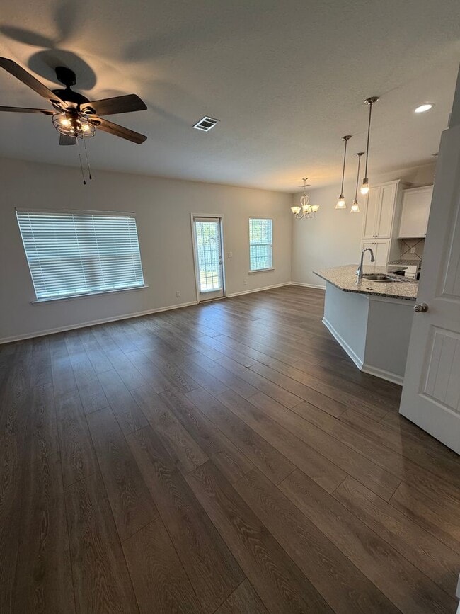 Photo - FOR RENT