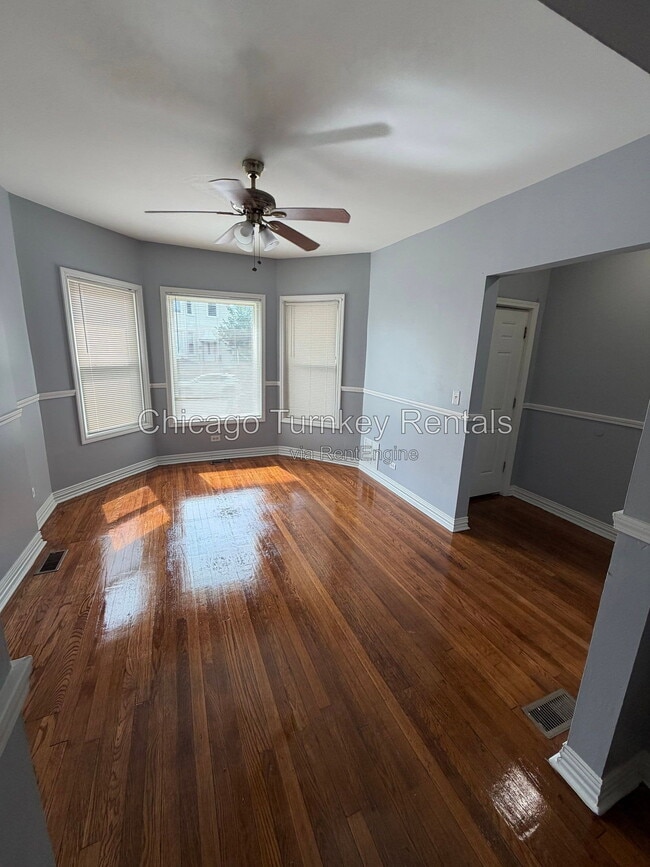 Photo - 7125 S Ellis Ave Unit 1