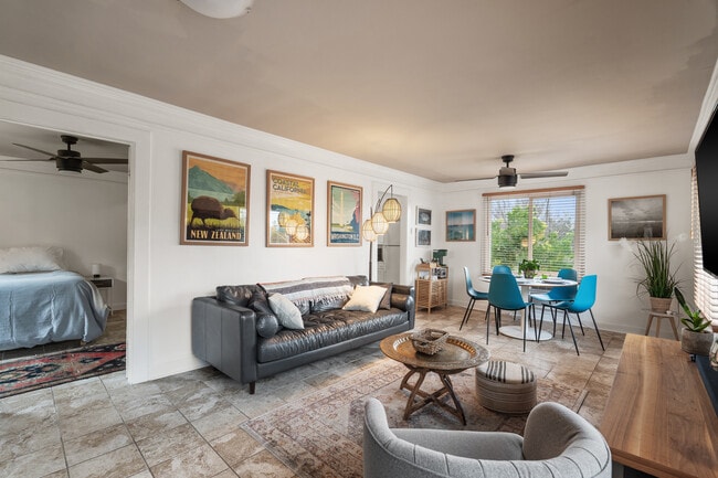 Photo - 724 Robinson St