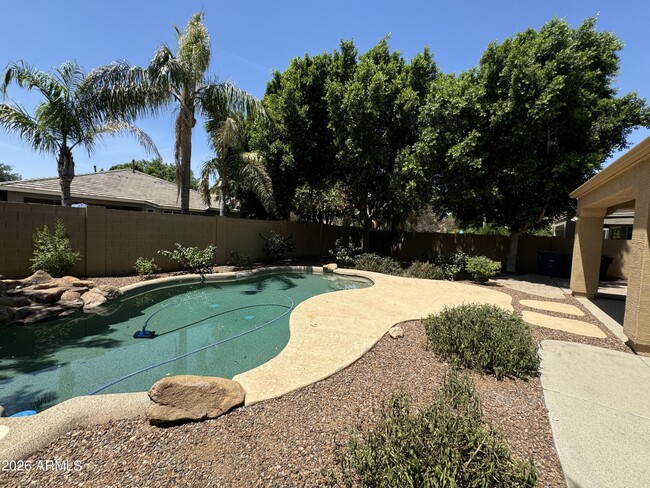 Building Photo - 1127 W Mesquite St